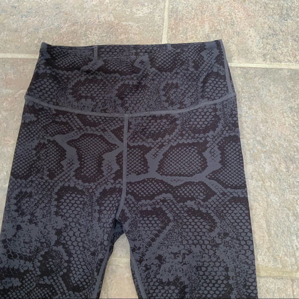 đ
șallfenixâ animal print high rise leggings. - Picture 4 of 10